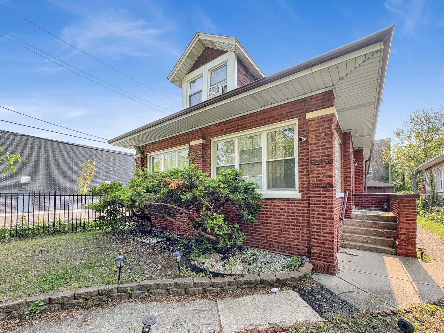 7515 South East End Avenue Chicago IL 60649