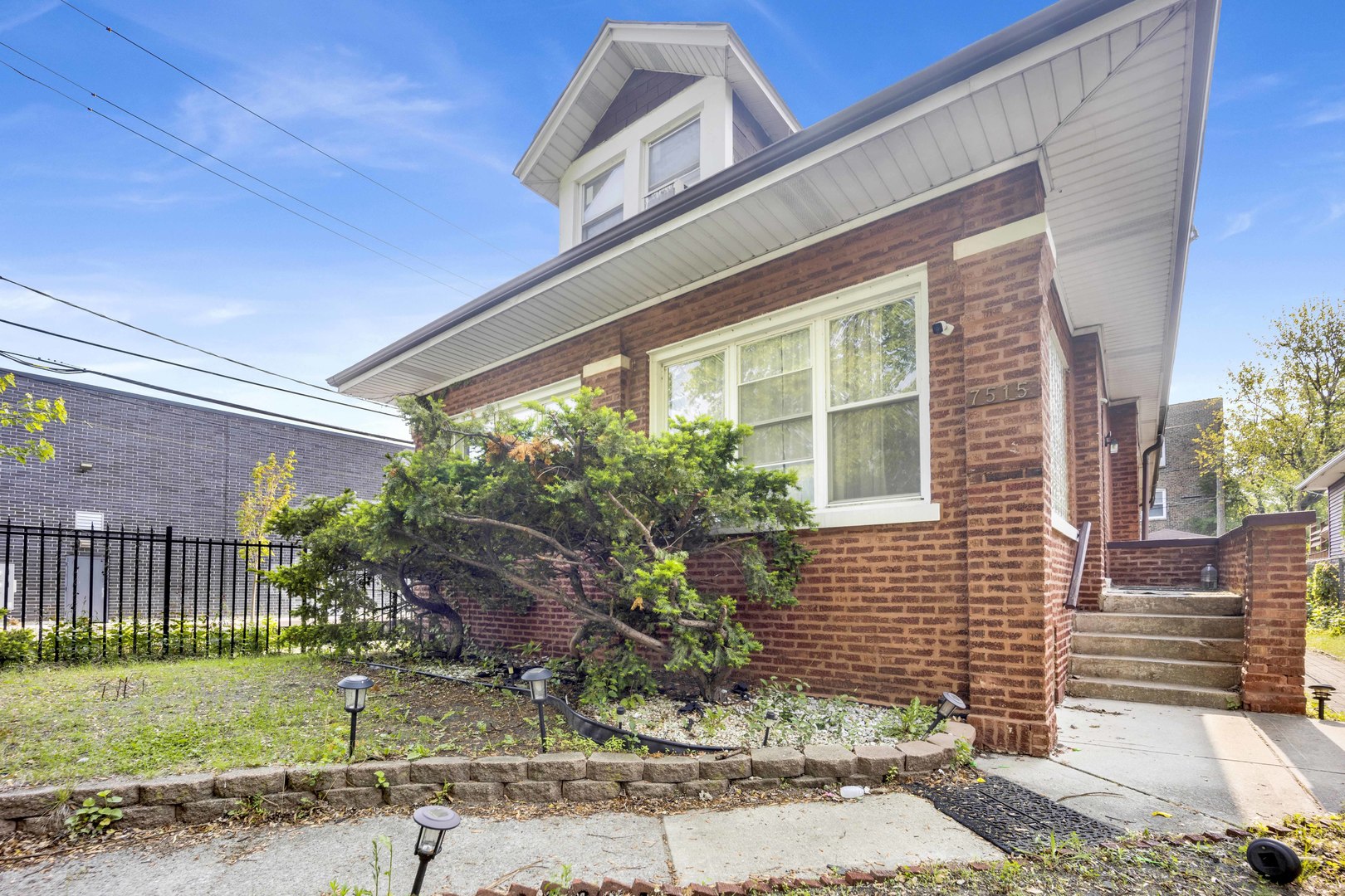 7515 South East End Avenue Chicago IL 60649