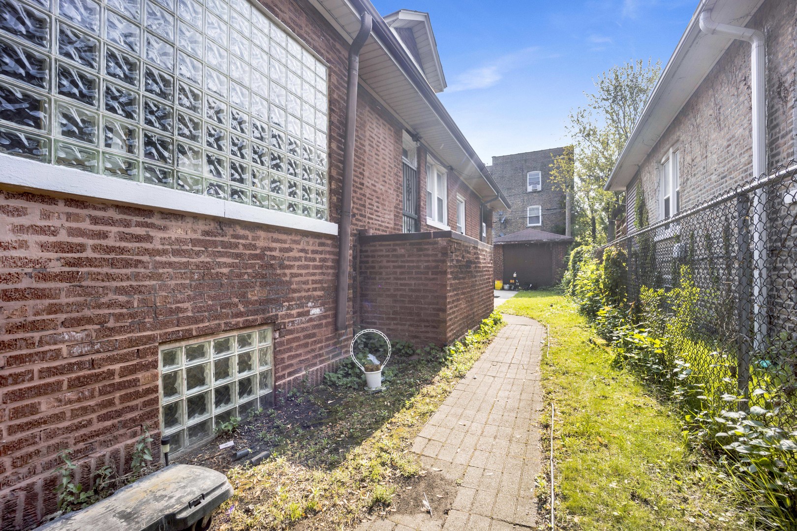 7515 South East End Avenue Chicago IL 60649