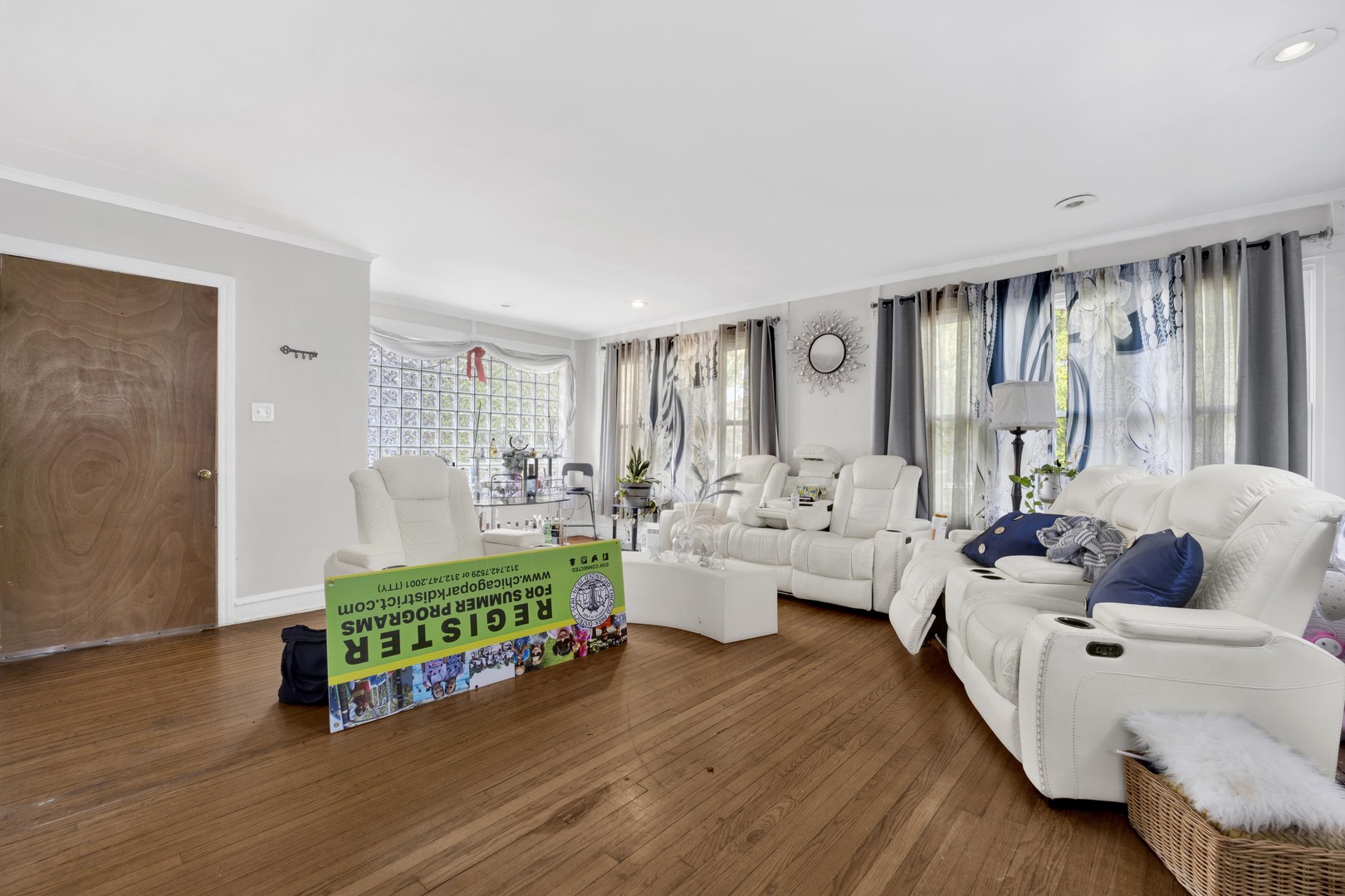 7515 South East End Avenue Chicago IL 60649