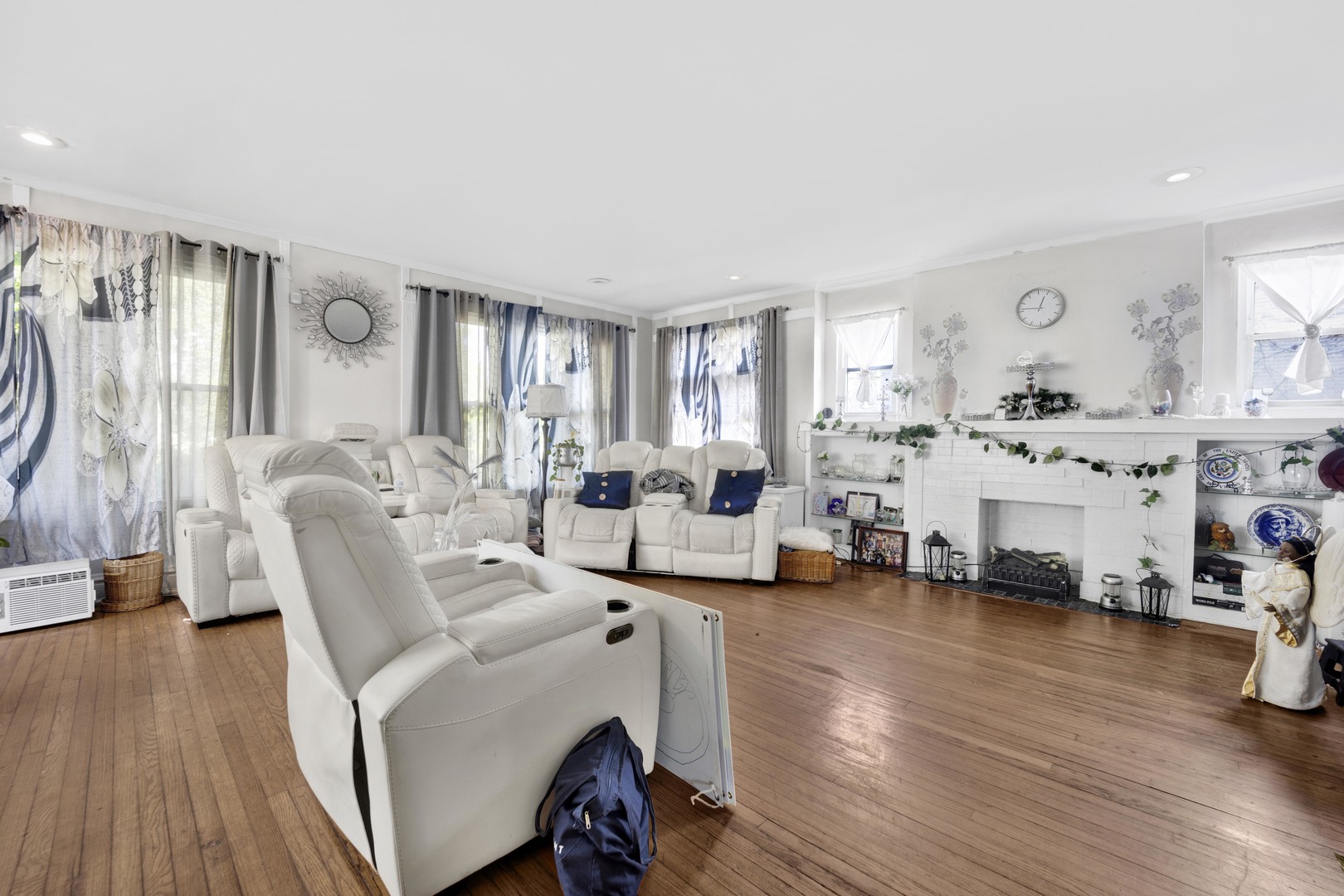 7515 South East End Avenue Chicago IL 60649