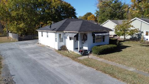 615 South 5th Street Watseka IL 60970
