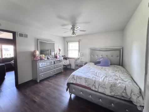 1671 Sheffer Road Aurora IL 60505