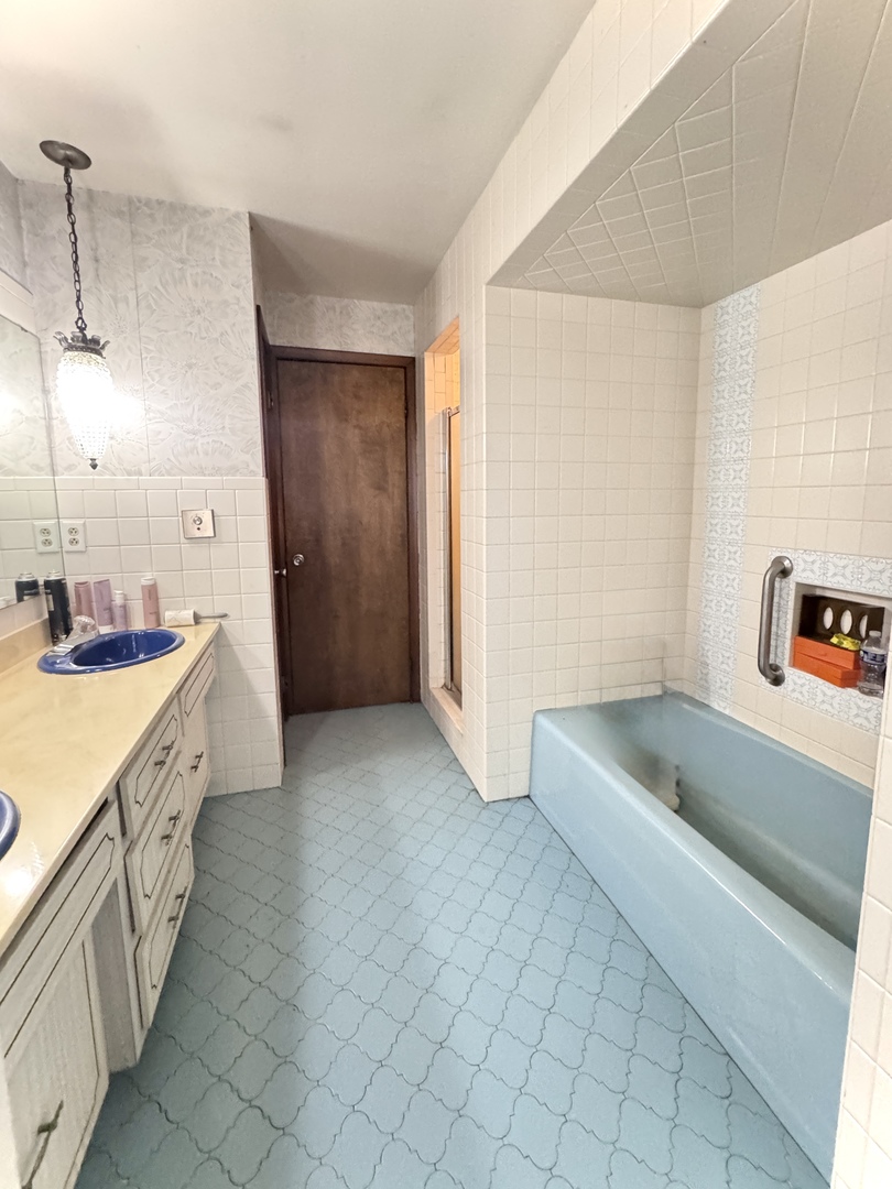 1671 Sheffer Road Aurora IL 60505