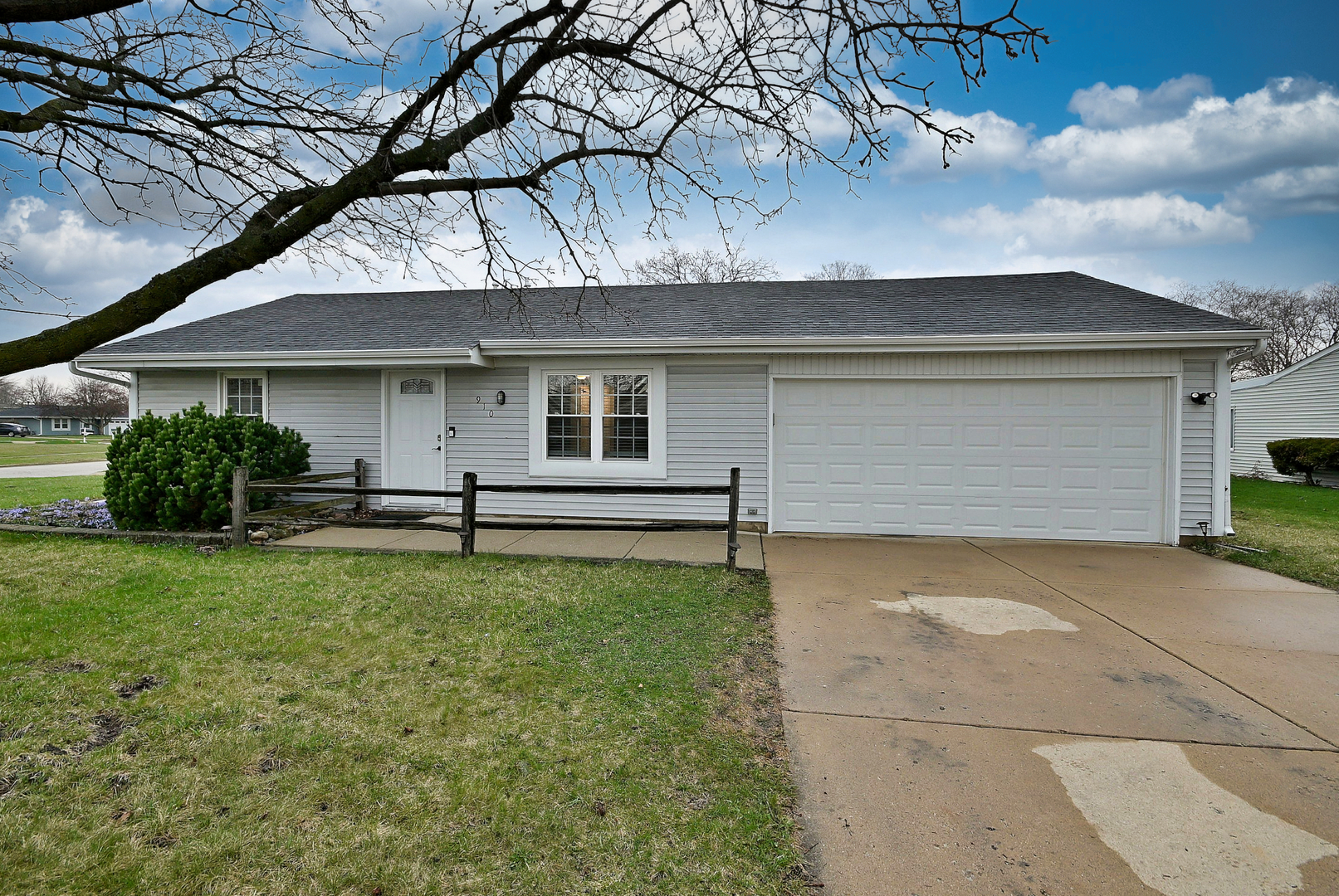 910 Greenfield Drive Aurora IL 60506