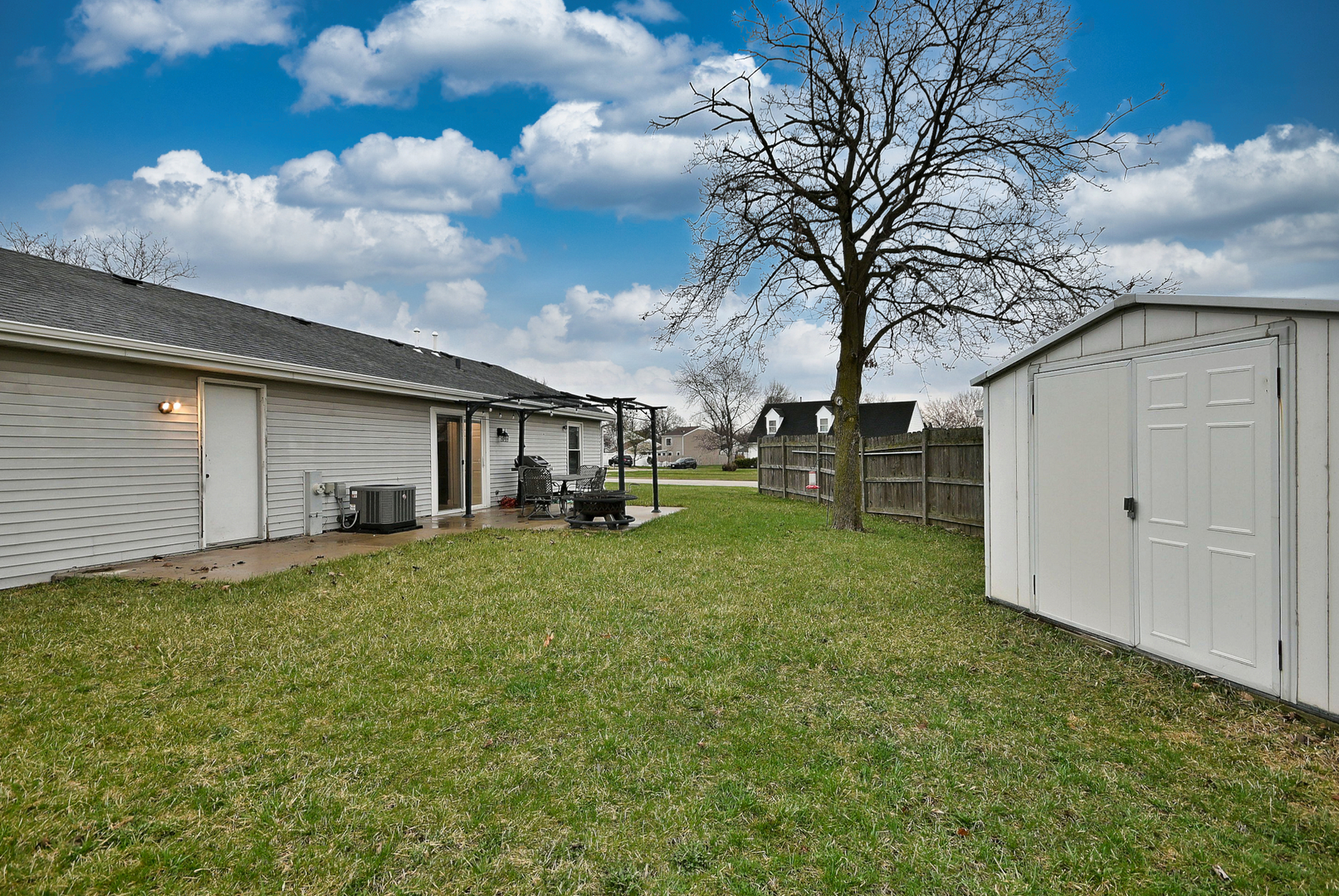 910 Greenfield Drive Aurora IL 60506