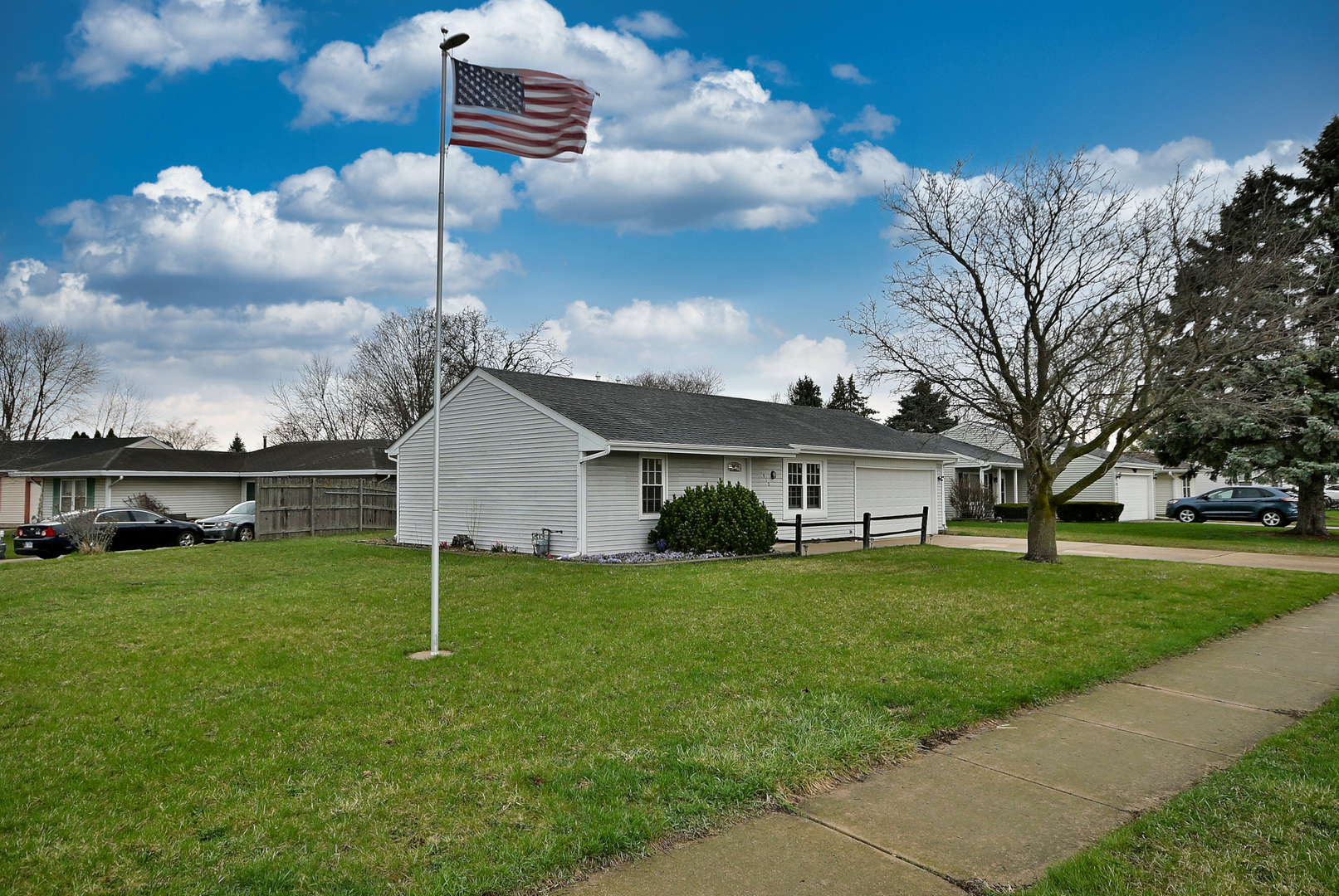 910 Greenfield Drive Aurora IL 60506