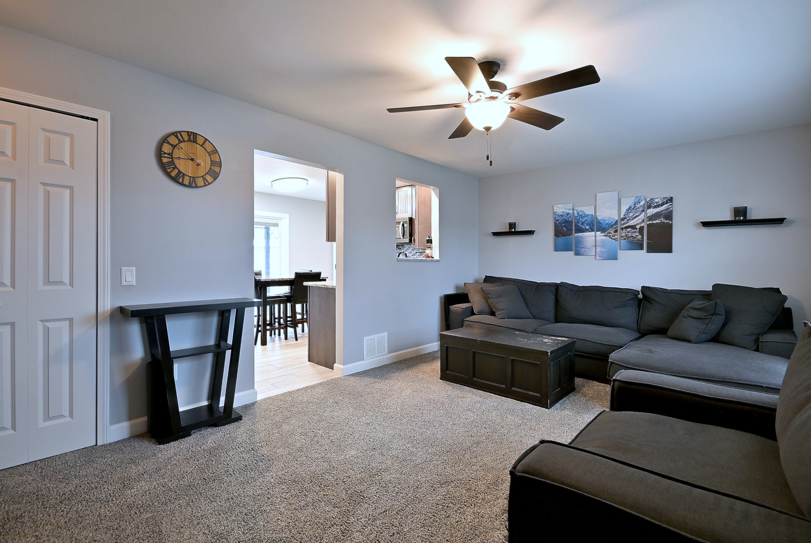 910 Greenfield Drive Aurora IL 60506