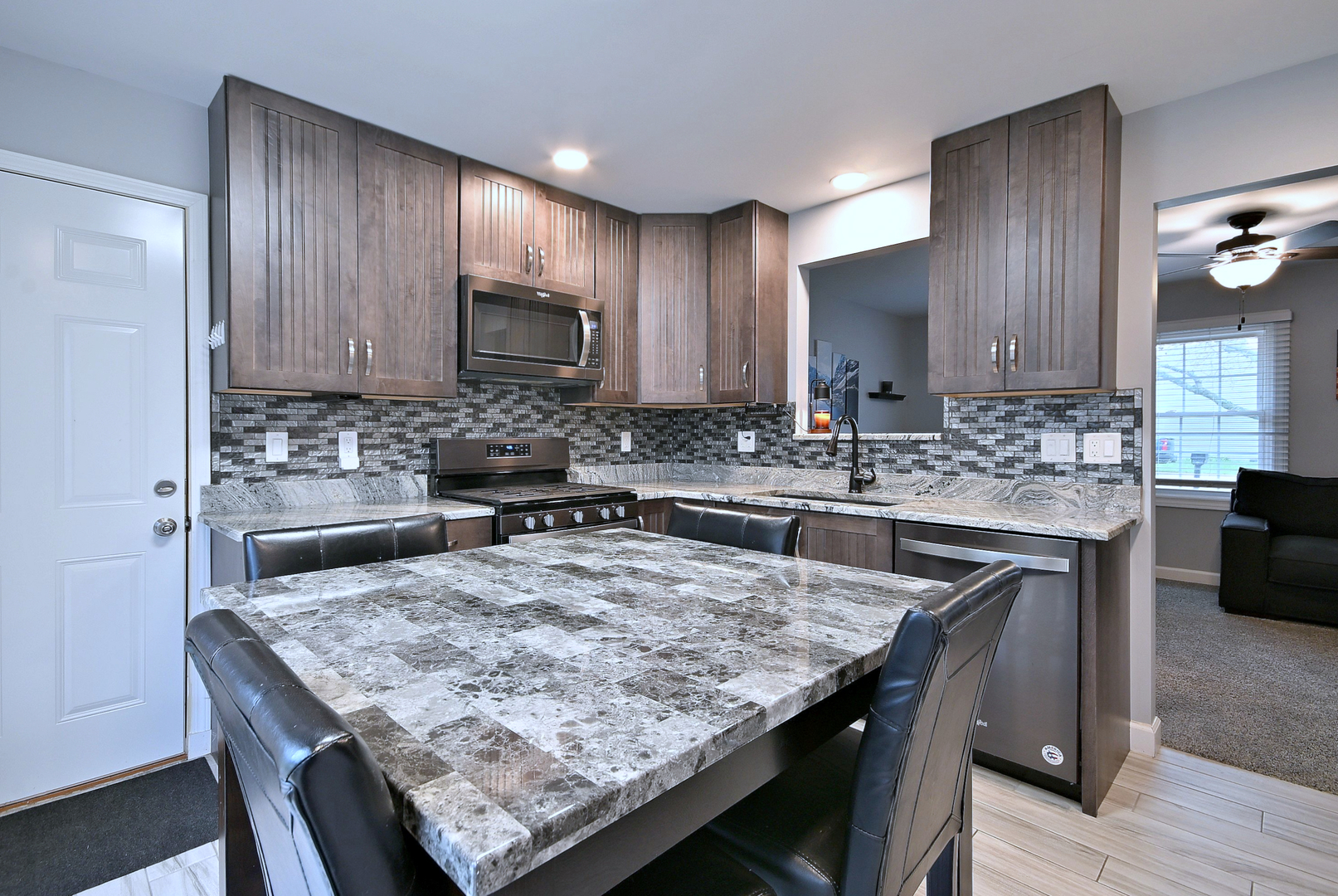 910 Greenfield Drive Aurora IL 60506