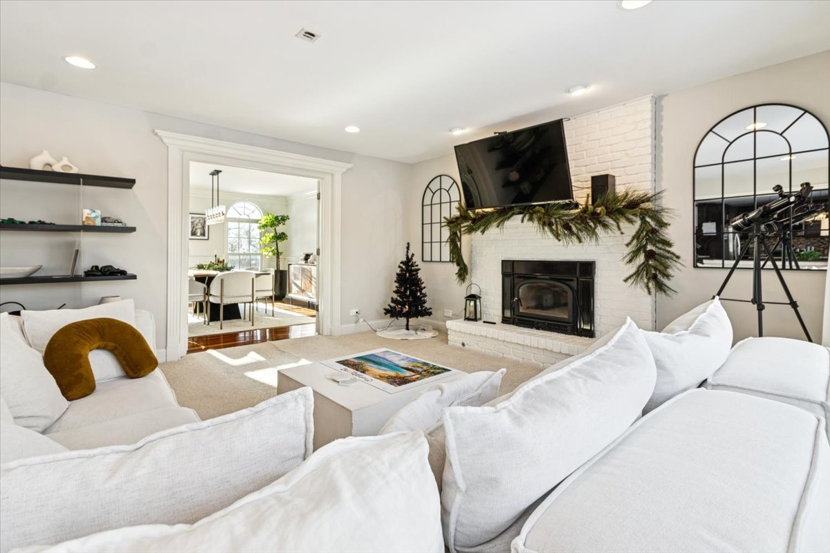 836 Bonnie Brae Lane Bolingbrook IL 60440