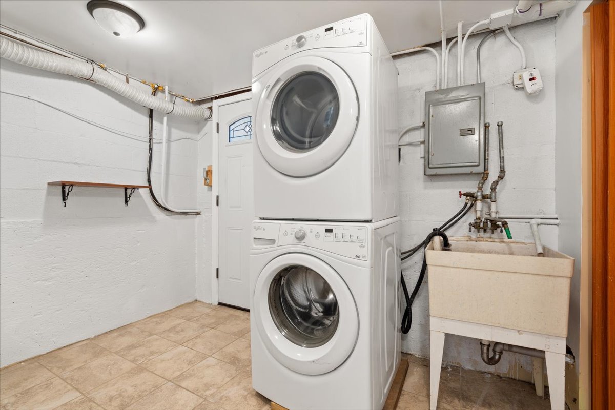 3923 Madison Avenue Brookfield IL 60513