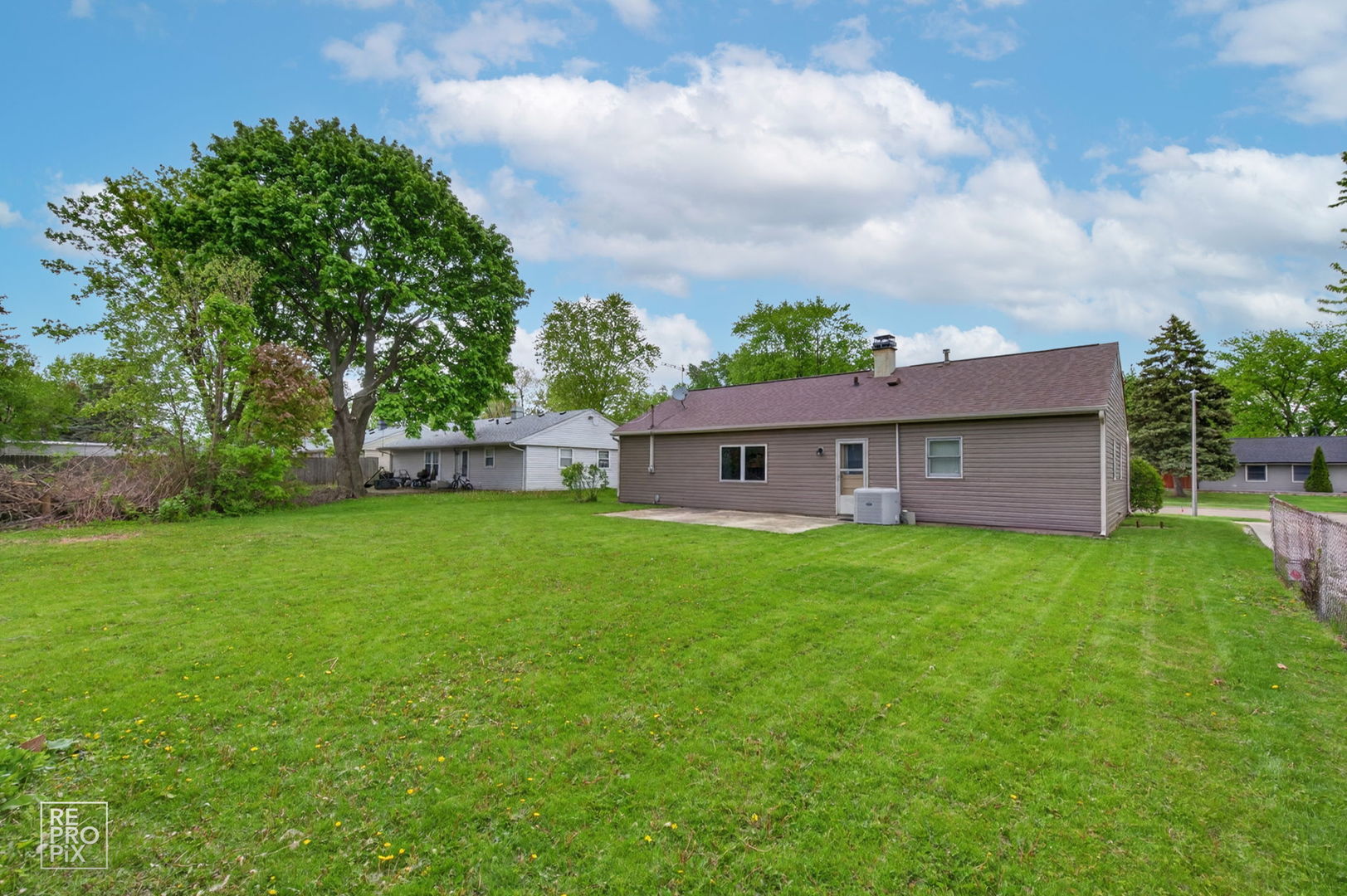 1320 North Elmwood Drive Aurora IL 60506