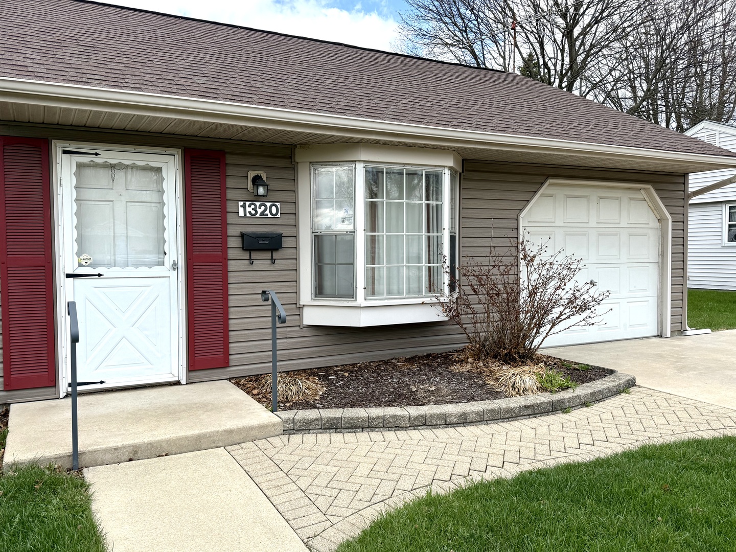 1320 North Elmwood Drive Aurora IL 60506