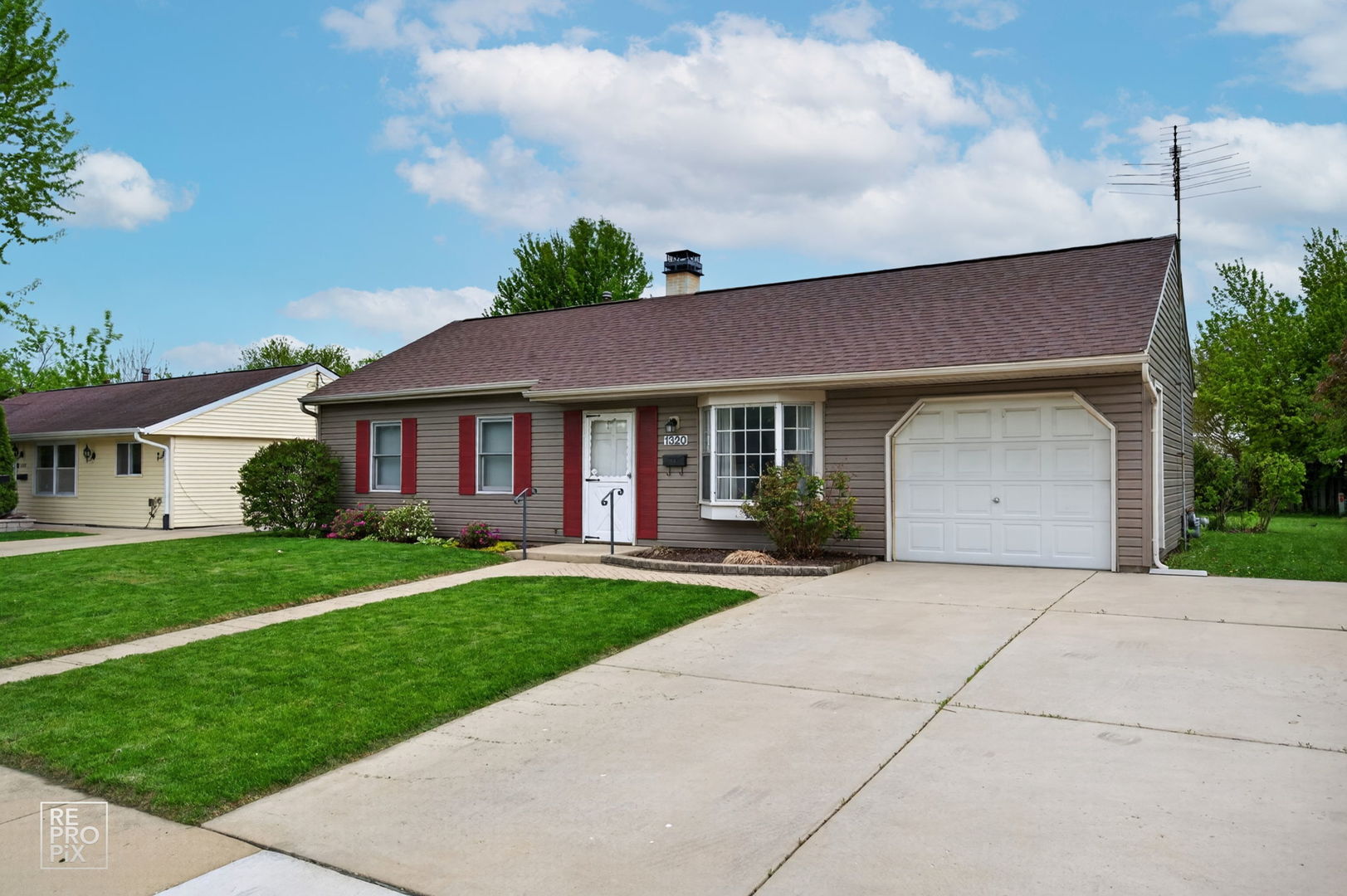1320 North Elmwood Drive Aurora IL 60506