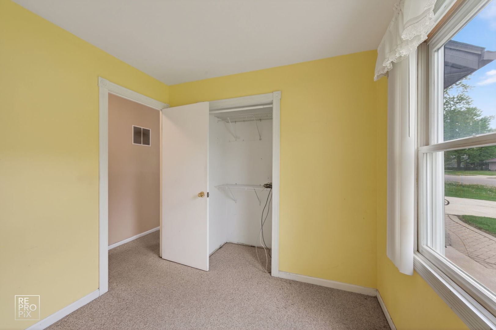 1320 North Elmwood Drive Aurora IL 60506