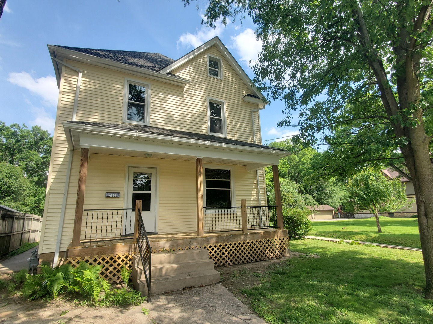 712 3RD St A Moline IL 61265