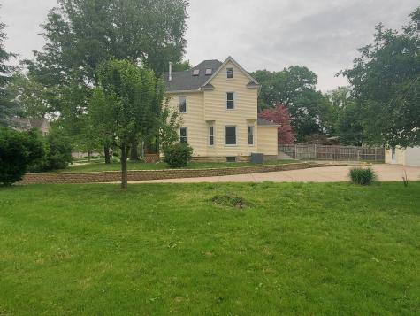712 3RD St A Moline IL 61265