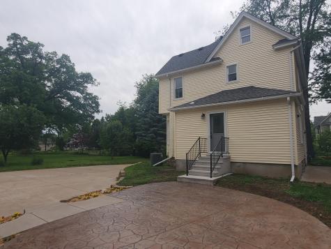 712 3RD St A Moline IL 61265