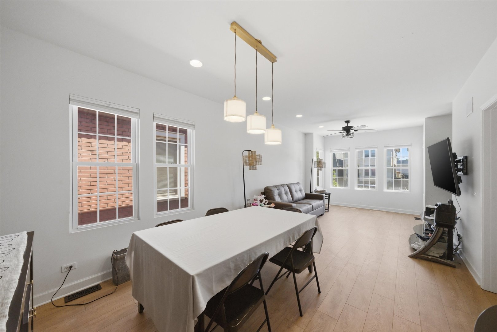 4938 West Melrose Street Chicago IL 60641