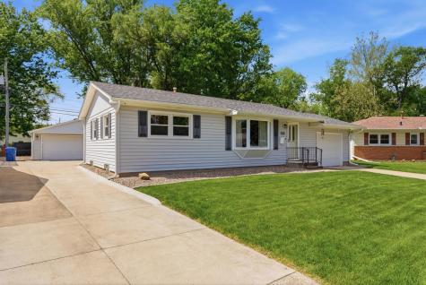 408 27TH Avenue East Moline IL 61244