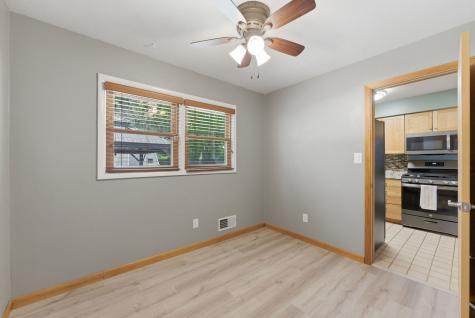408 27TH Avenue East Moline IL 61244