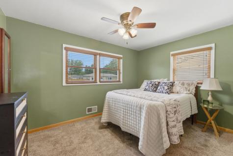 408 27TH Avenue East Moline IL 61244