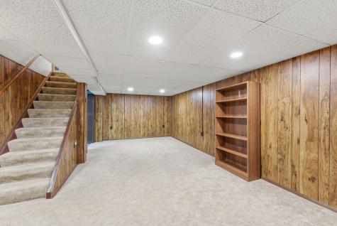 408 27TH Avenue East Moline IL 61244