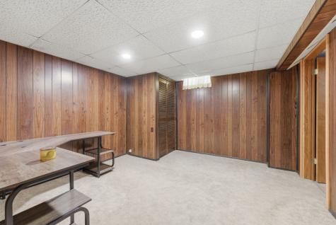 408 27TH Avenue East Moline IL 61244