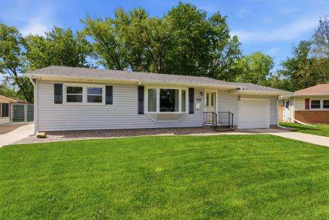 408 27TH Avenue East Moline IL 61244