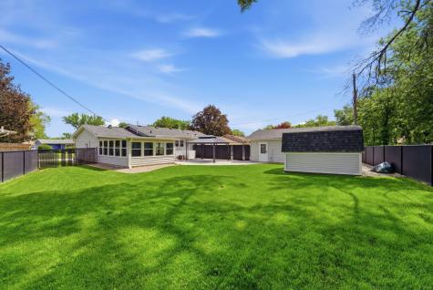 408 27TH Avenue East Moline IL 61244