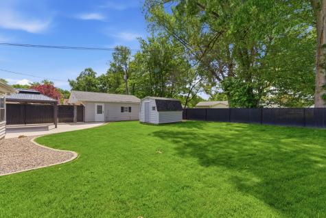 408 27TH Avenue East Moline IL 61244