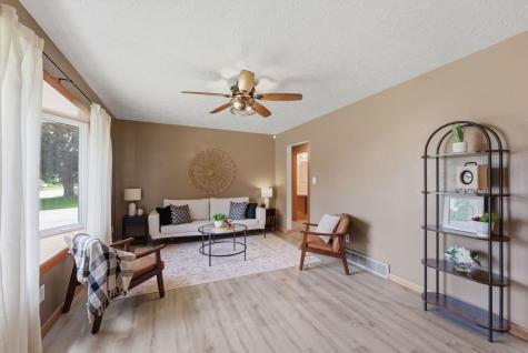 408 27TH Avenue East Moline IL 61244