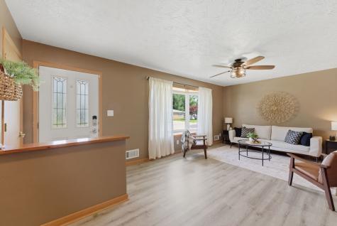 408 27TH Avenue East Moline IL 61244