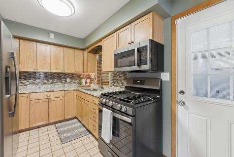 408 27TH Avenue East Moline IL 61244