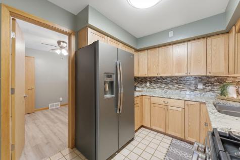 408 27TH Avenue East Moline IL 61244
