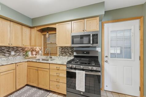 408 27TH Avenue East Moline IL 61244