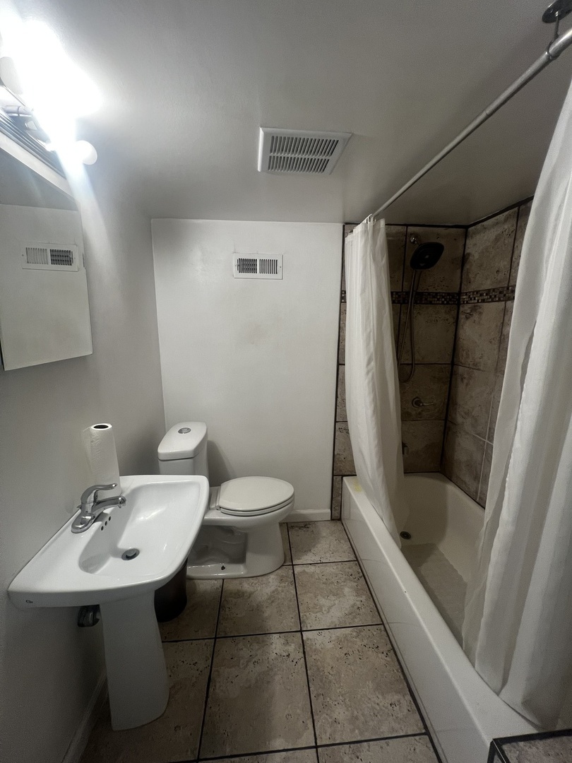 814 Iowa Avenue Aurora IL 60506