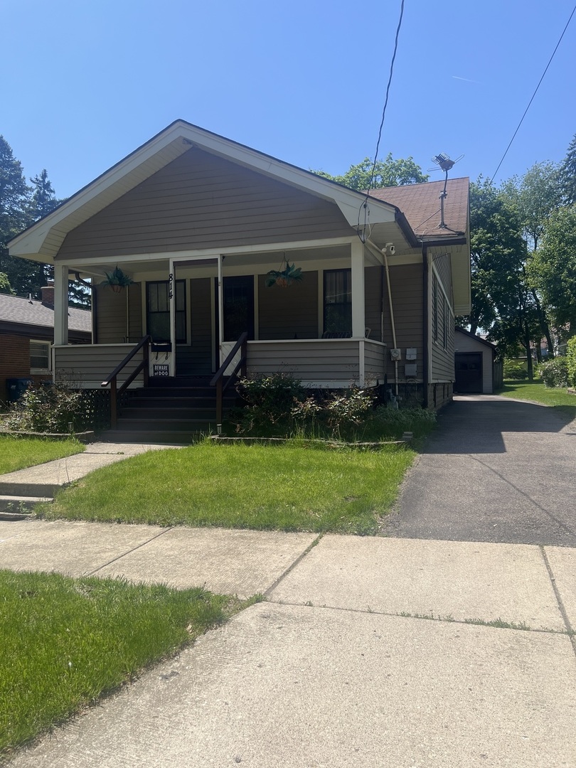 814 Iowa Avenue Aurora IL 60506