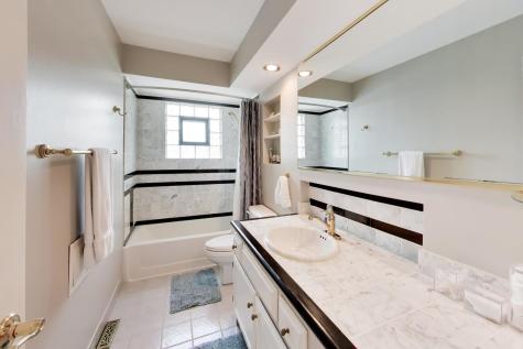 1976 Robert Street Aurora IL 60506