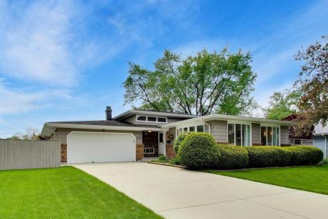 1976 Robert Street Aurora IL 60506