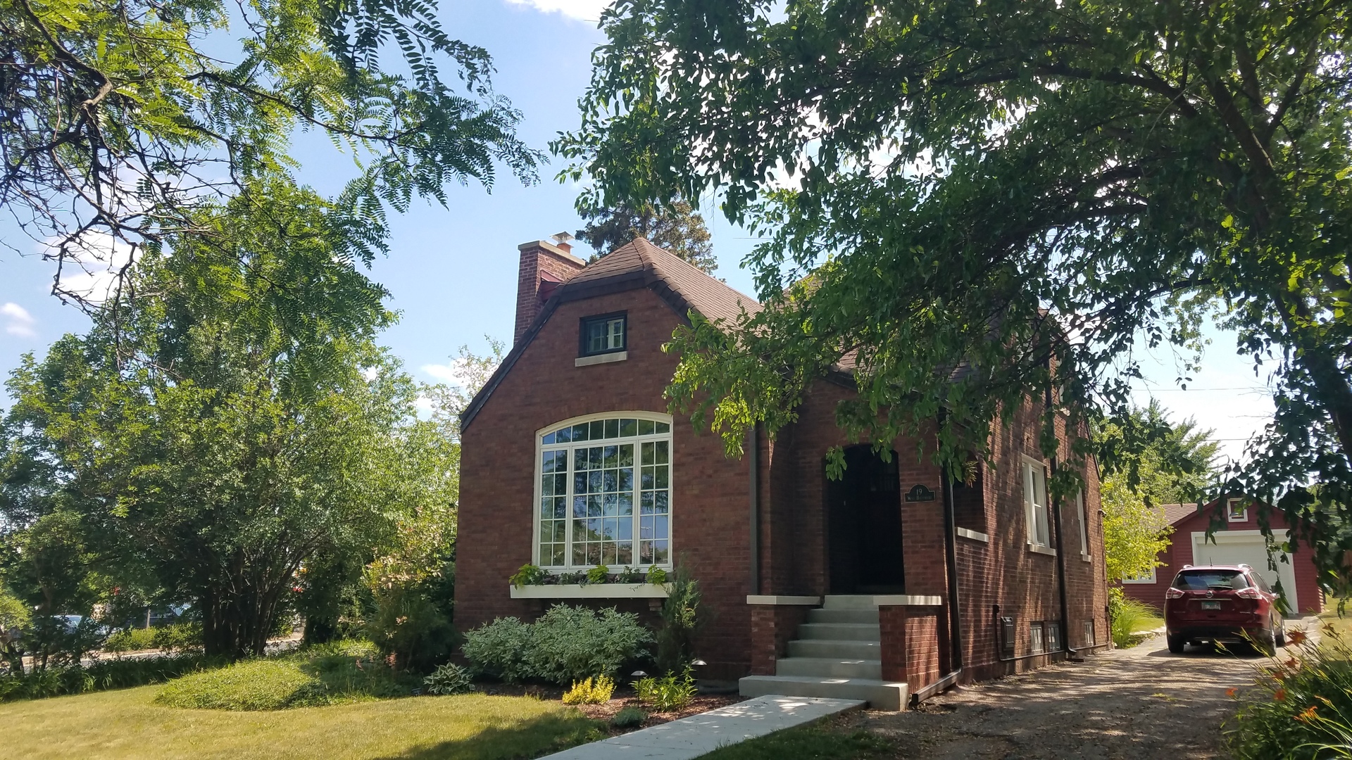 19 West Hattendorf Avenue Roselle IL 60172