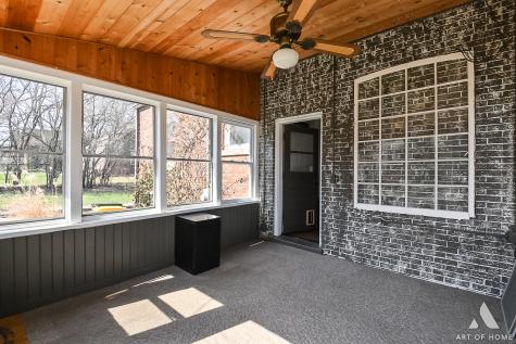 19 West Hattendorf Avenue Roselle IL 60172