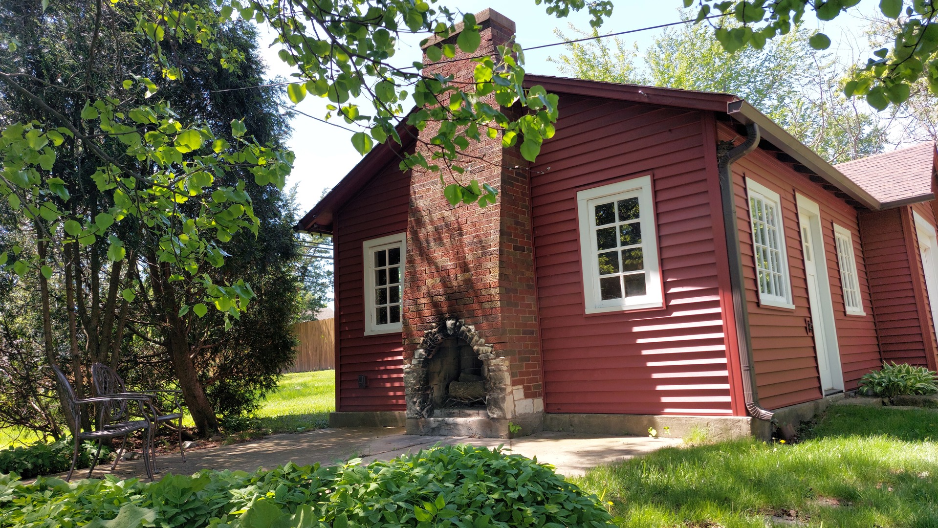 19 West Hattendorf Avenue Roselle IL 60172