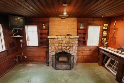 19 West Hattendorf Avenue Roselle IL 60172