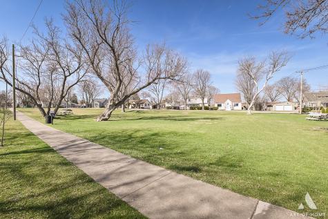 19 West Hattendorf Avenue Roselle IL 60172