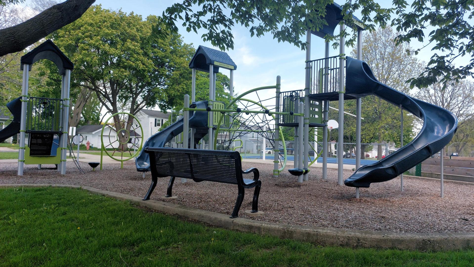19 West Hattendorf Avenue Roselle IL 60172