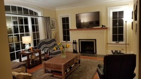 19 West Hattendorf Avenue Roselle IL 60172
