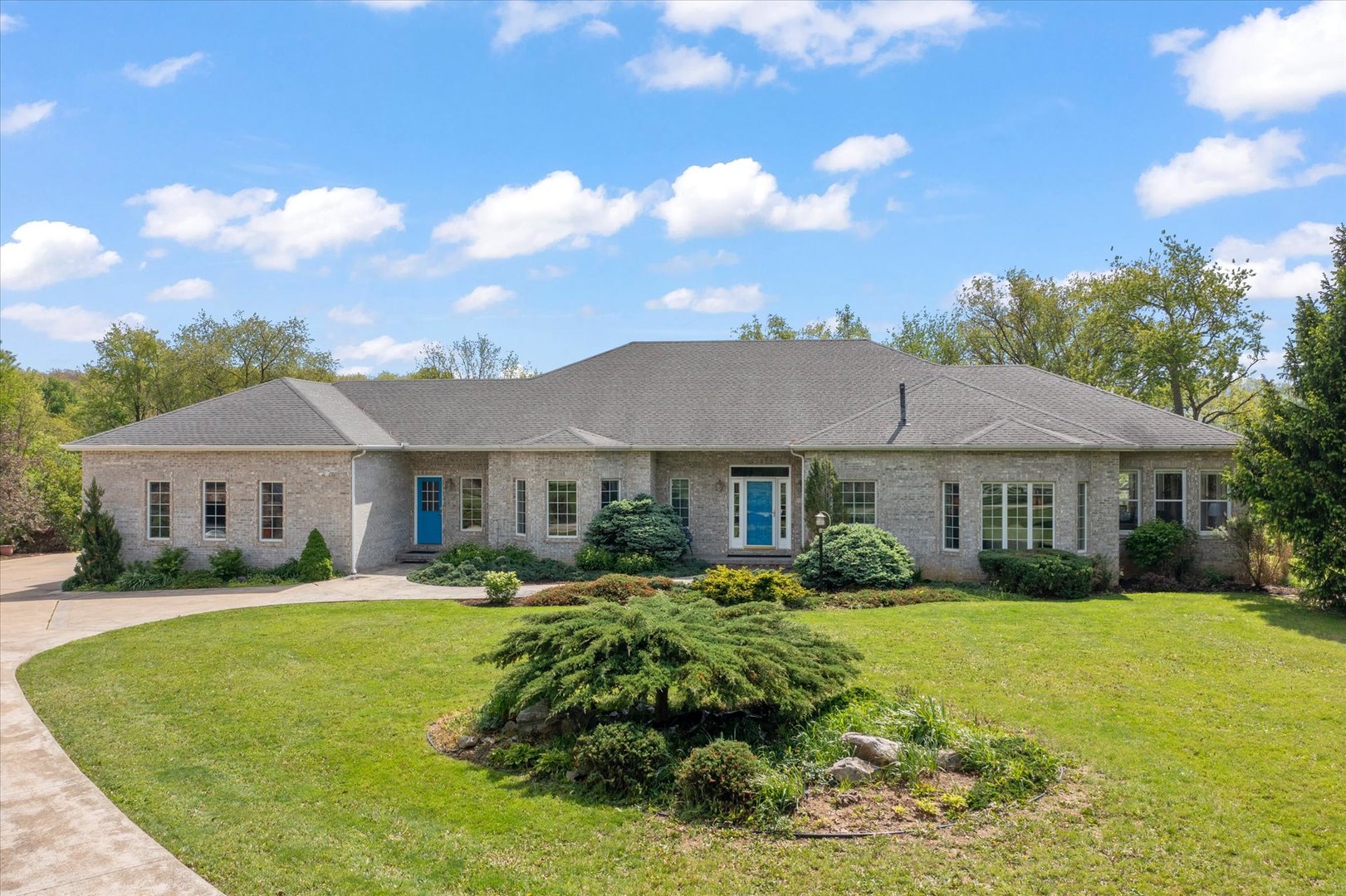 588 E County Road 2400 Dewey IL 61840