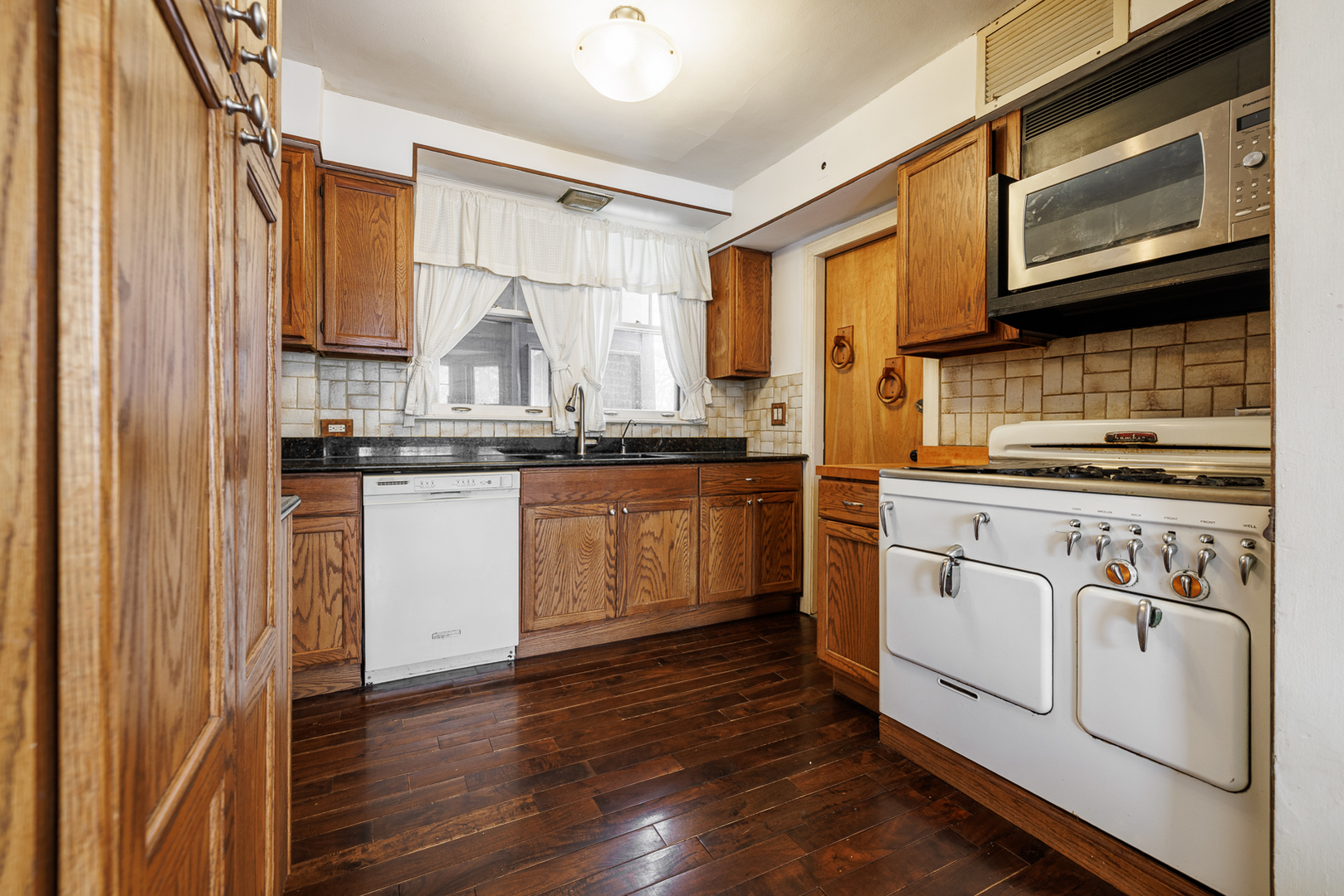 206 North Bonnie Brae Avenue Elmhurst IL 60126