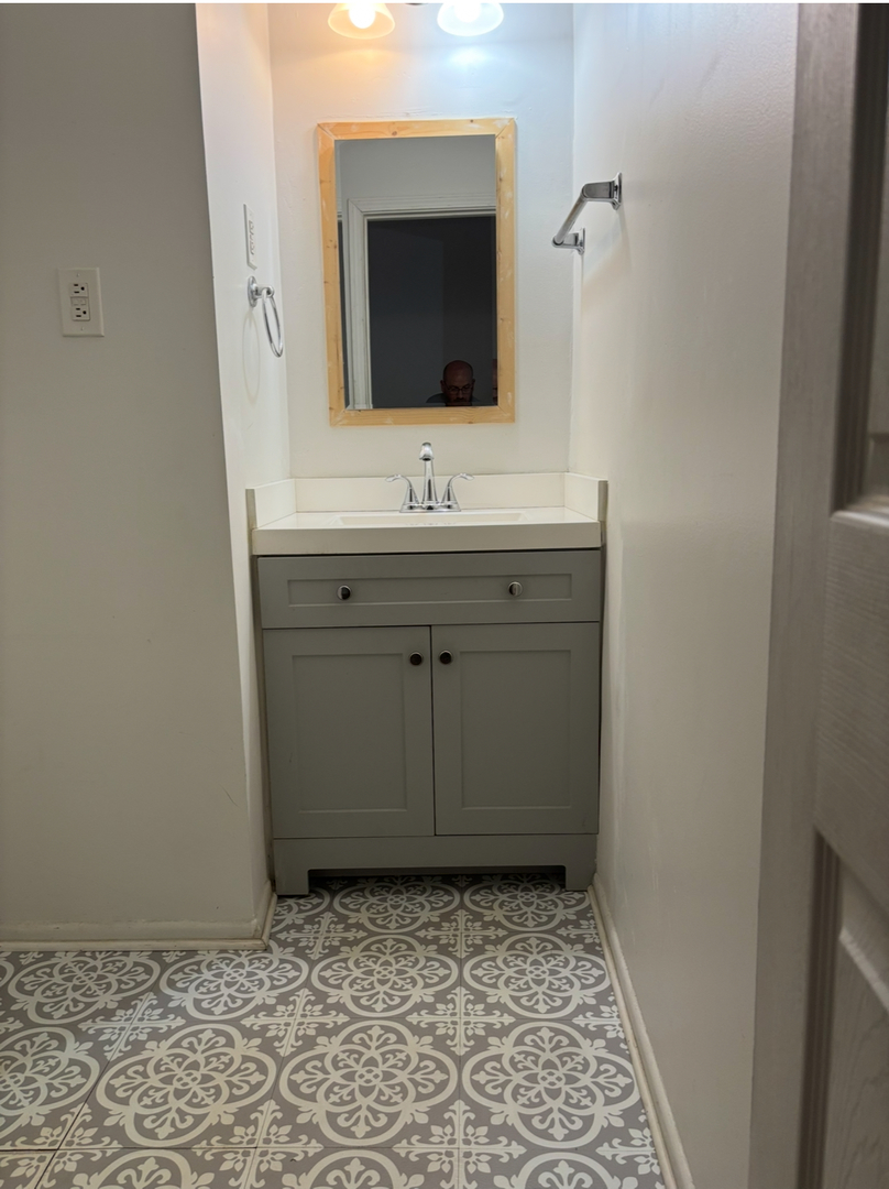 3911 North Saint Louis Avenue Chicago IL 60618